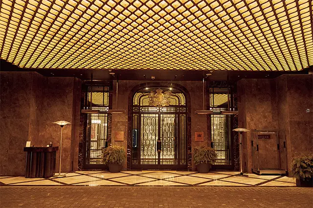 朝鮮半 島初の西洋式ホテルとして一時代を築いた伝 説的なホテルを現代風に解釈し蘇らせた。