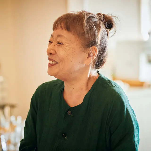 「板谷の料理はきっぷがいいよね。子供たちのためにこのキ ッチンでサッと唐揚げを揚げたりもするの。食材の合わせも うまいなぁと思う」と料理上手なひでこさんも太鼓判