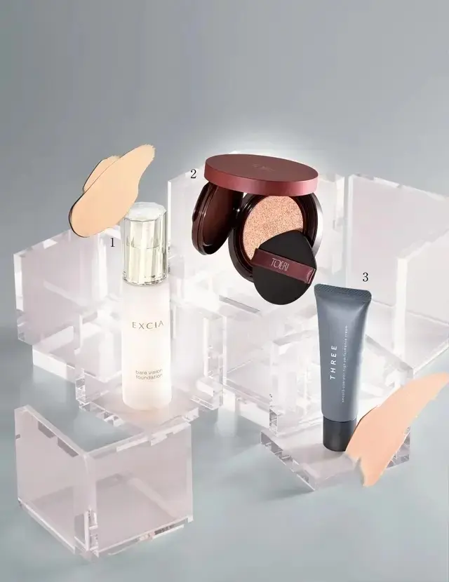 肌の奥に光を感じる「抜け感肌ファンデーション」