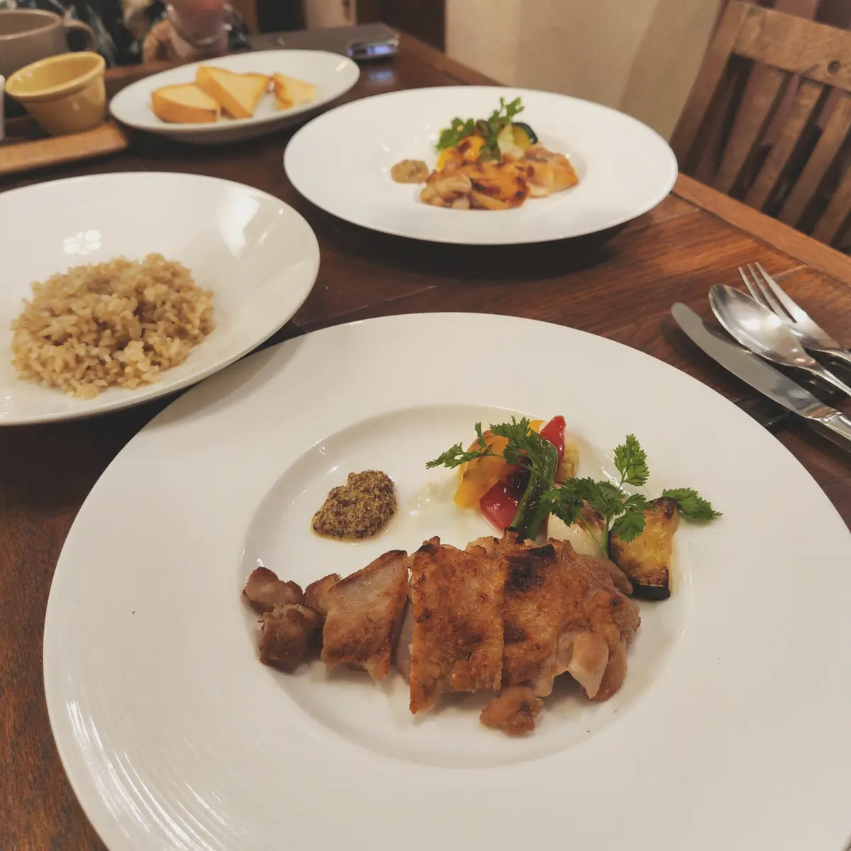 大山鶏のグリル&玄米or玄米プレッド。