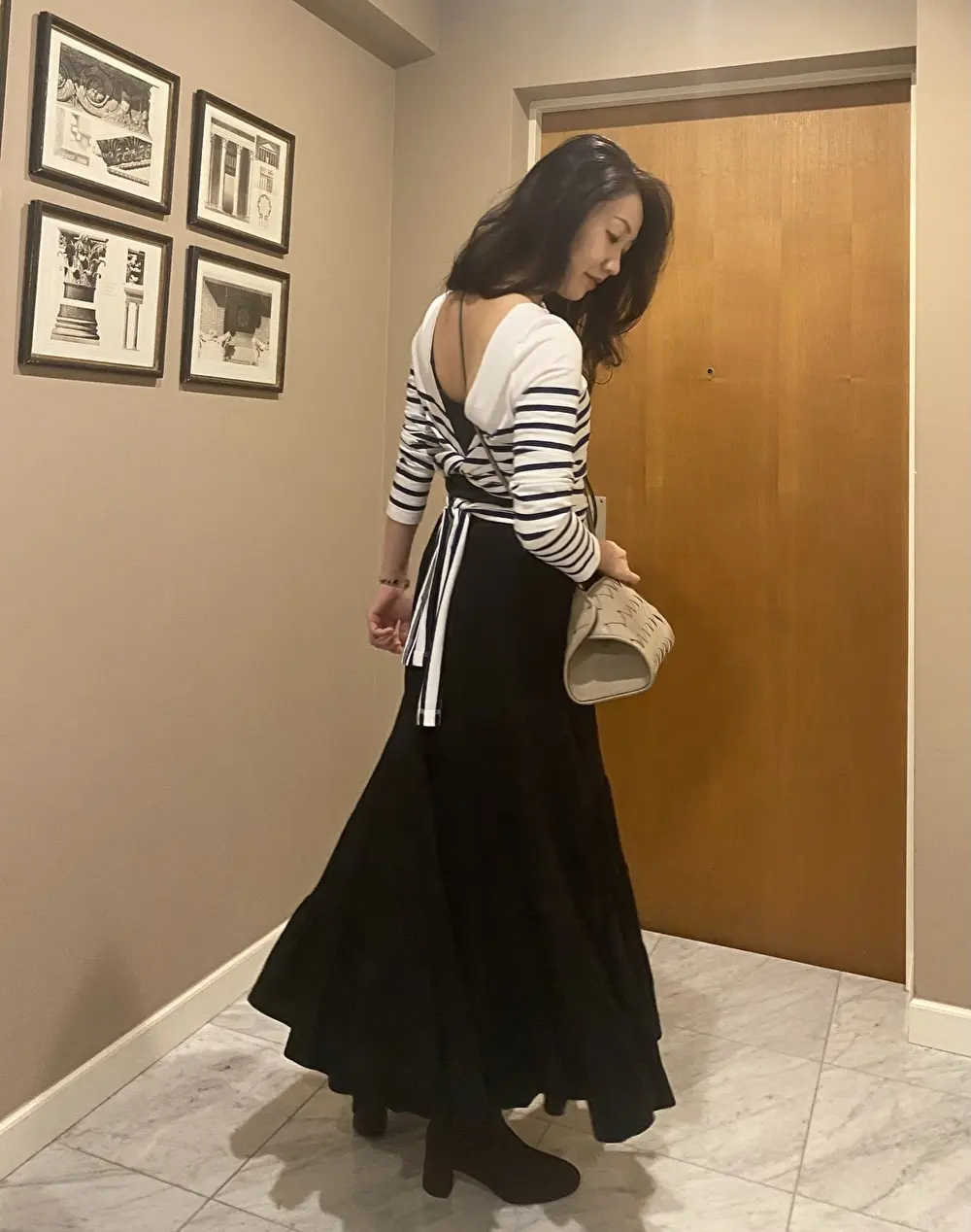 背中がかなり開いてるデザイン！