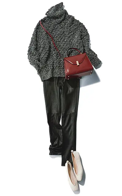 松井陽子さんコーディネート、マディソンブルーの細身のストレッチ感覚で履けるレザーパンツ