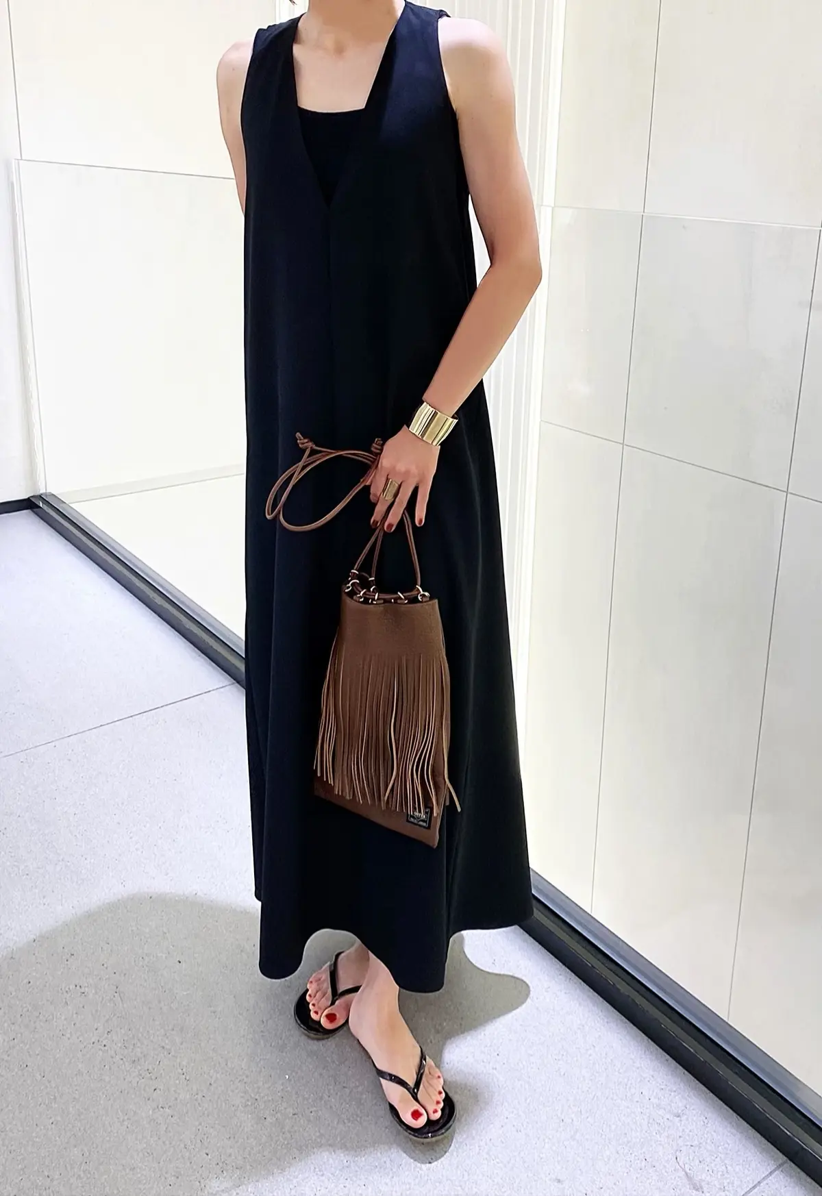 ZARAの極シンプルなブラックドレスの画像_1