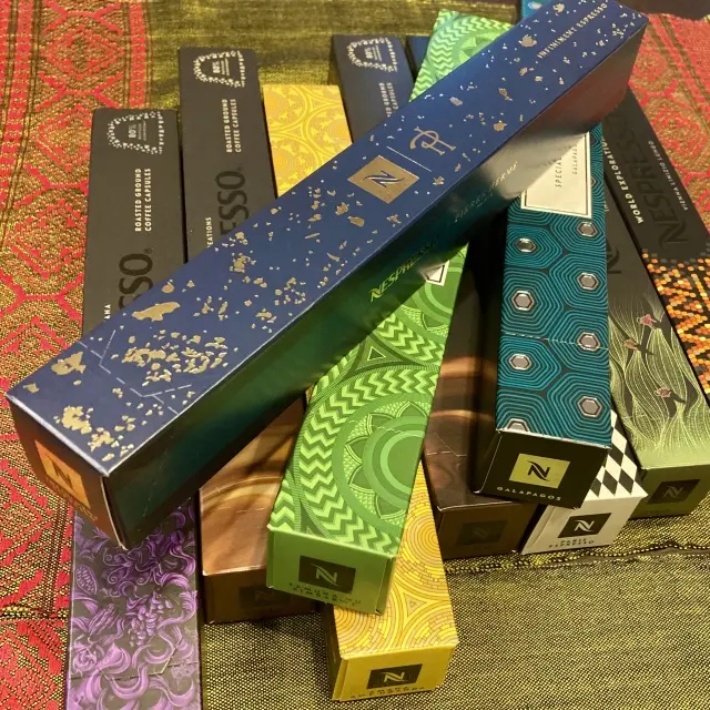 纏め買いするNespressoカプセルはパッケージのデザインも豊富でステキ。