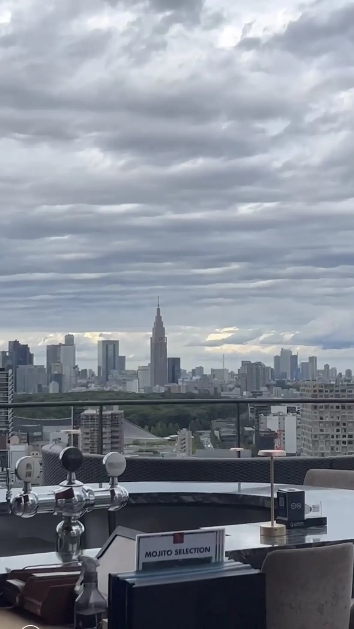 「優美なセミワイドパンツ」コーデで渋谷スの画像_4