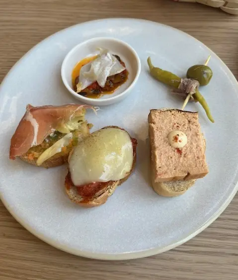 ピンチョスの盛り合わせ