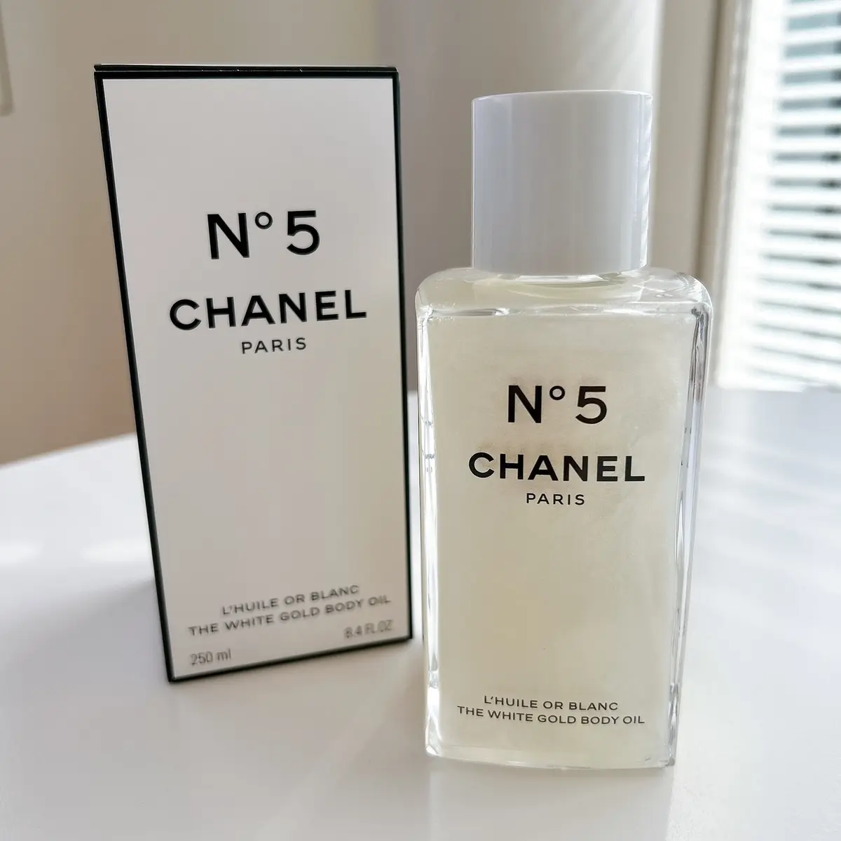 シャネル　クリスマスコフレ　シャネル №5 ザ ホワイト ゴールド ボディ オイル 250mL￥20,790