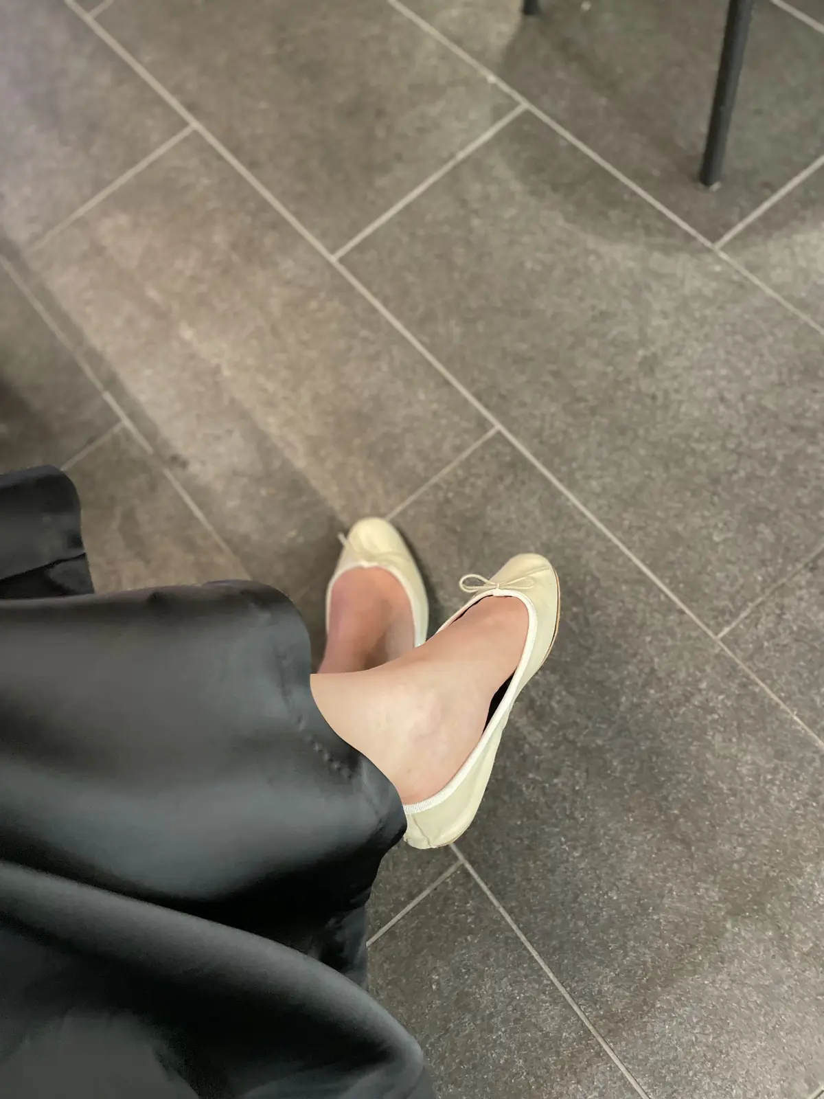 艶めきボトムでカジュアルコーデの画像_4