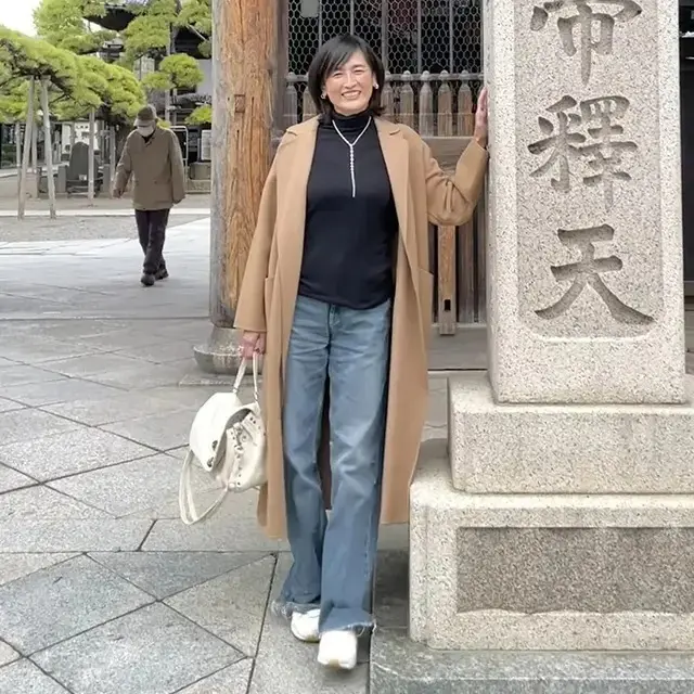 冬のカジュアルスタイルを楽しむ！50代のおでかけにぴったりの「スニーカーコーデ」3選