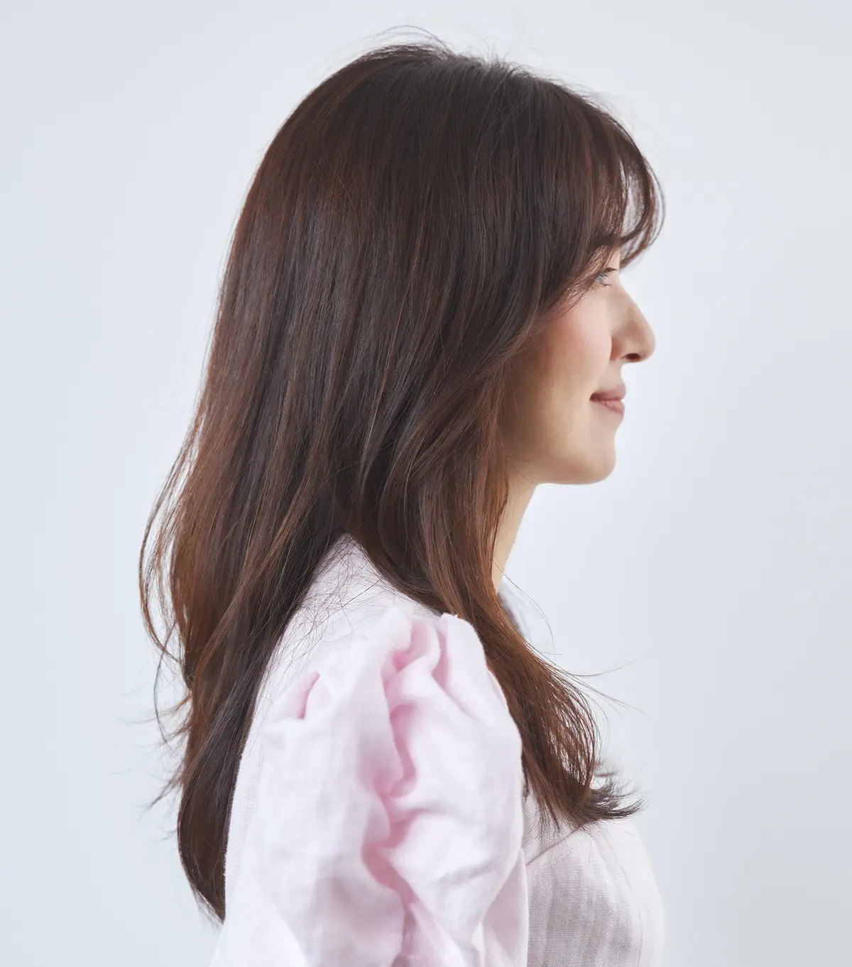 Webエクラ  横から見たセミロングヘアスタイル