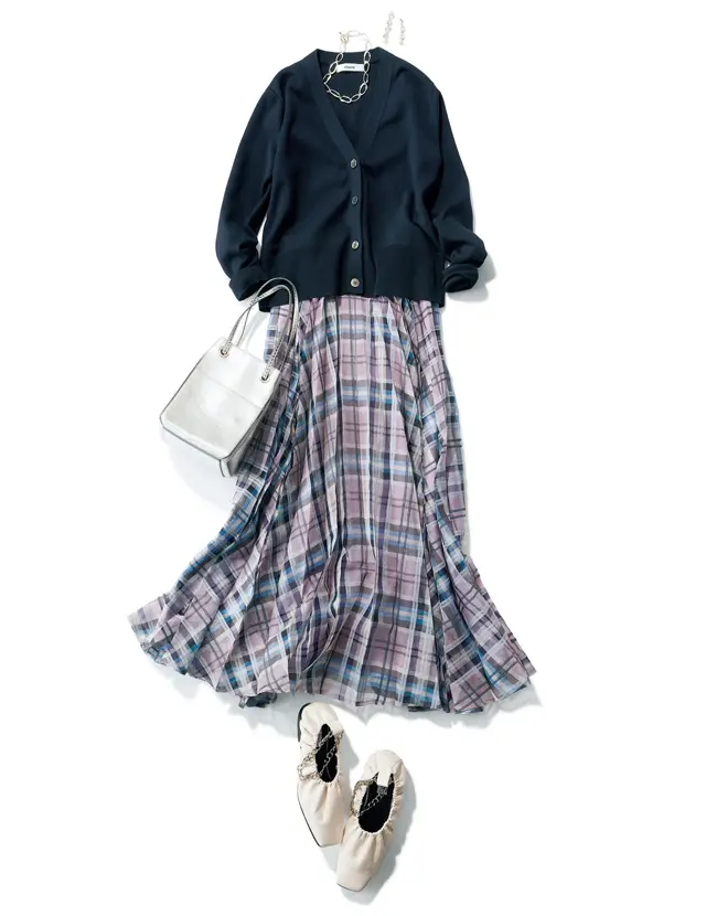 プリーツスカートとスクエアトゥのコーデ