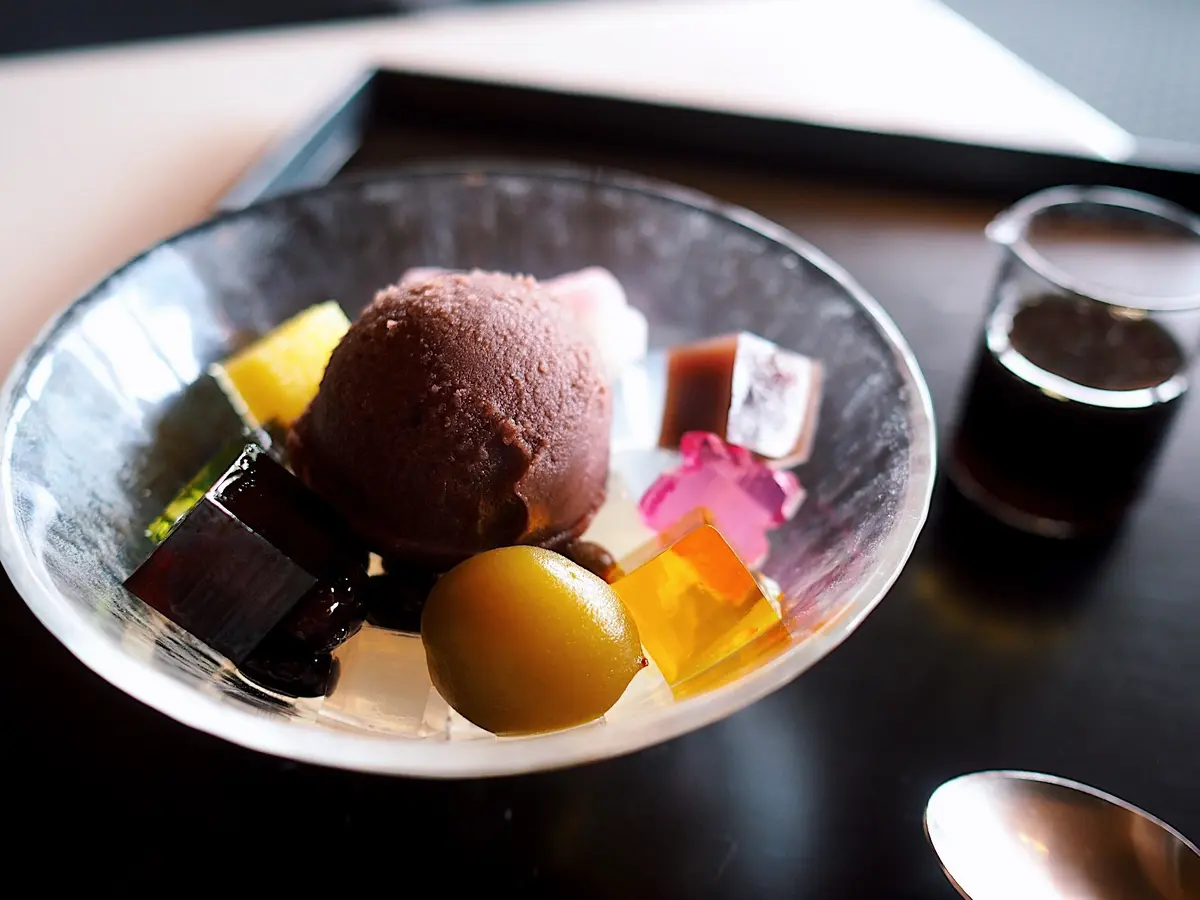 虎屋菓尞メニュー　あんみつ（黒蜜）