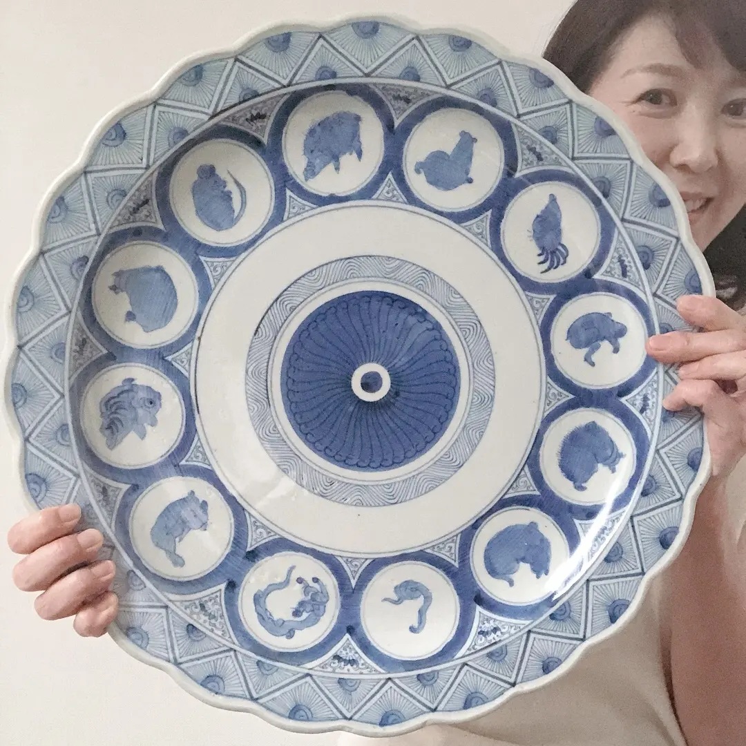 古伊万里　大皿　顔より大きい