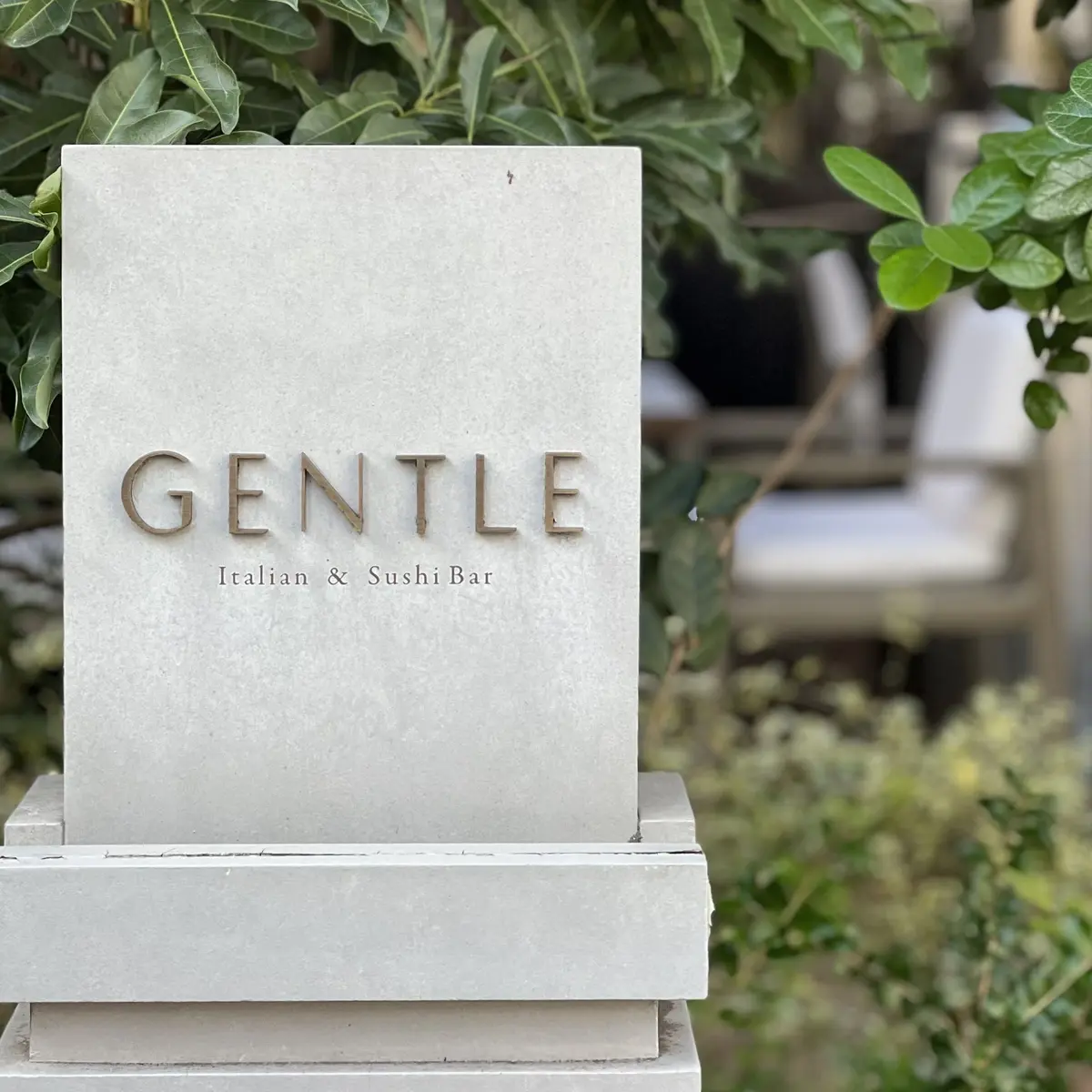 表参道にあるレストラン「GENTLE」入り口看板
