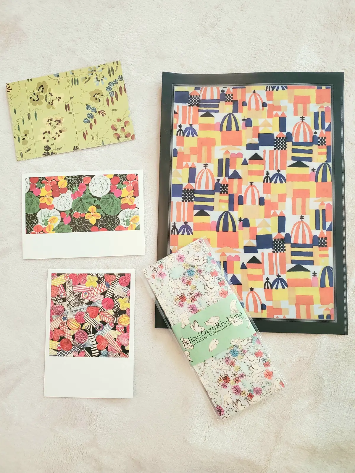 ポストカードやファイル、便箋