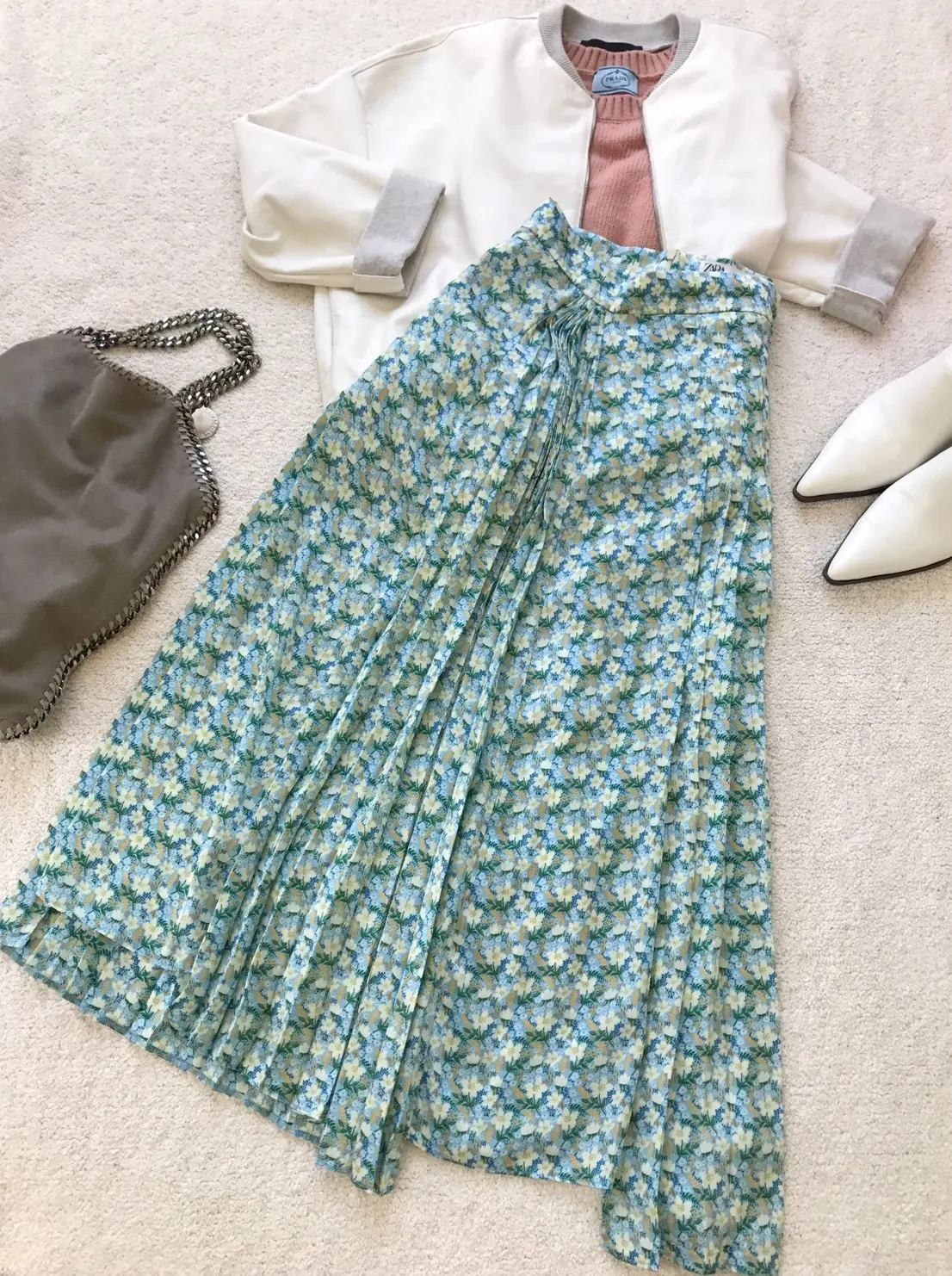 華やぎ柄スカートで気分も春！の画像_1