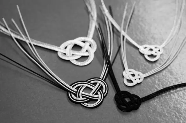 鈴木さんが完成させた「あわじ結び」