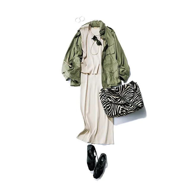 おなかまわりもカバーできるニットのセットアップ