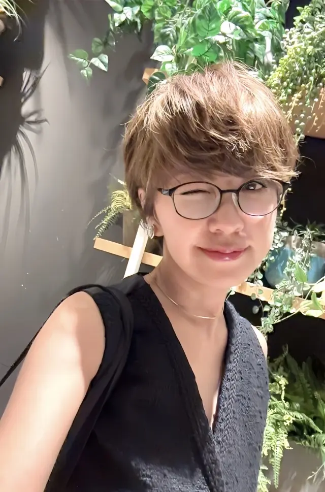 夏の夜涼しくなって、秋物のブラックのニッの画像_4