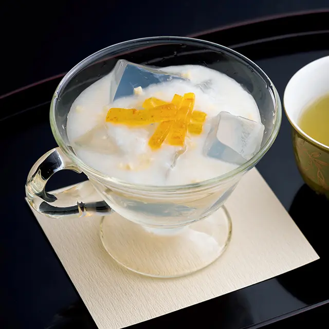 3月はみかんゼリーを散らした甘酒