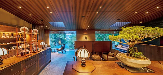 調度品にレトロな趣が漂うロビー。