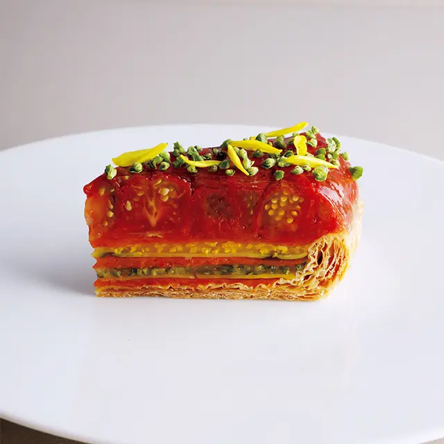 「トマトタルト ガーデンバジルとブッラータチーズ」