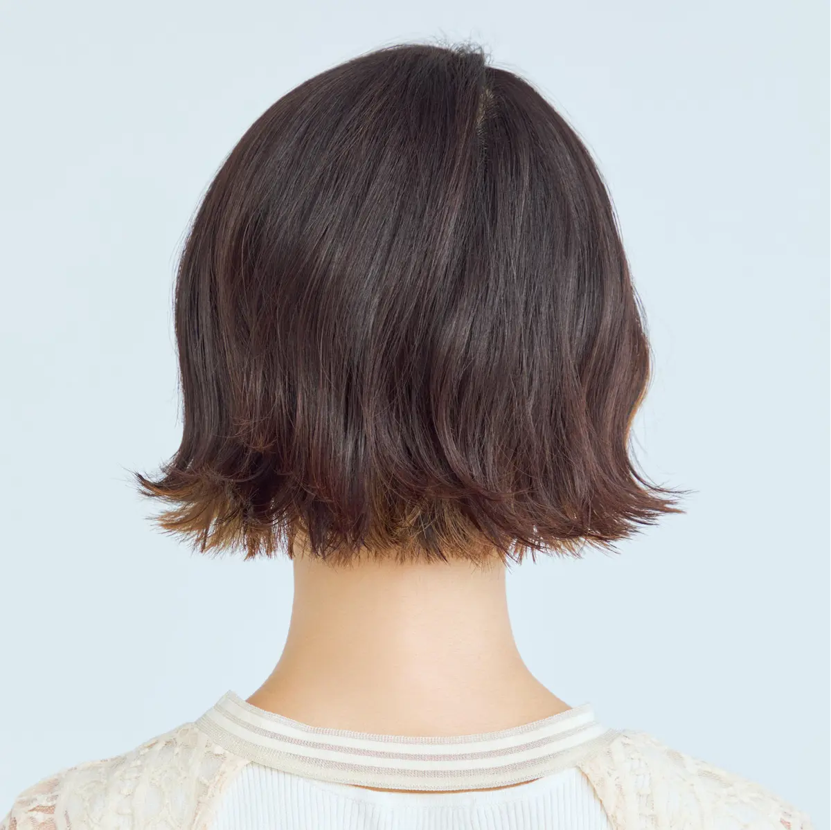後から見たボブヘアスタイル