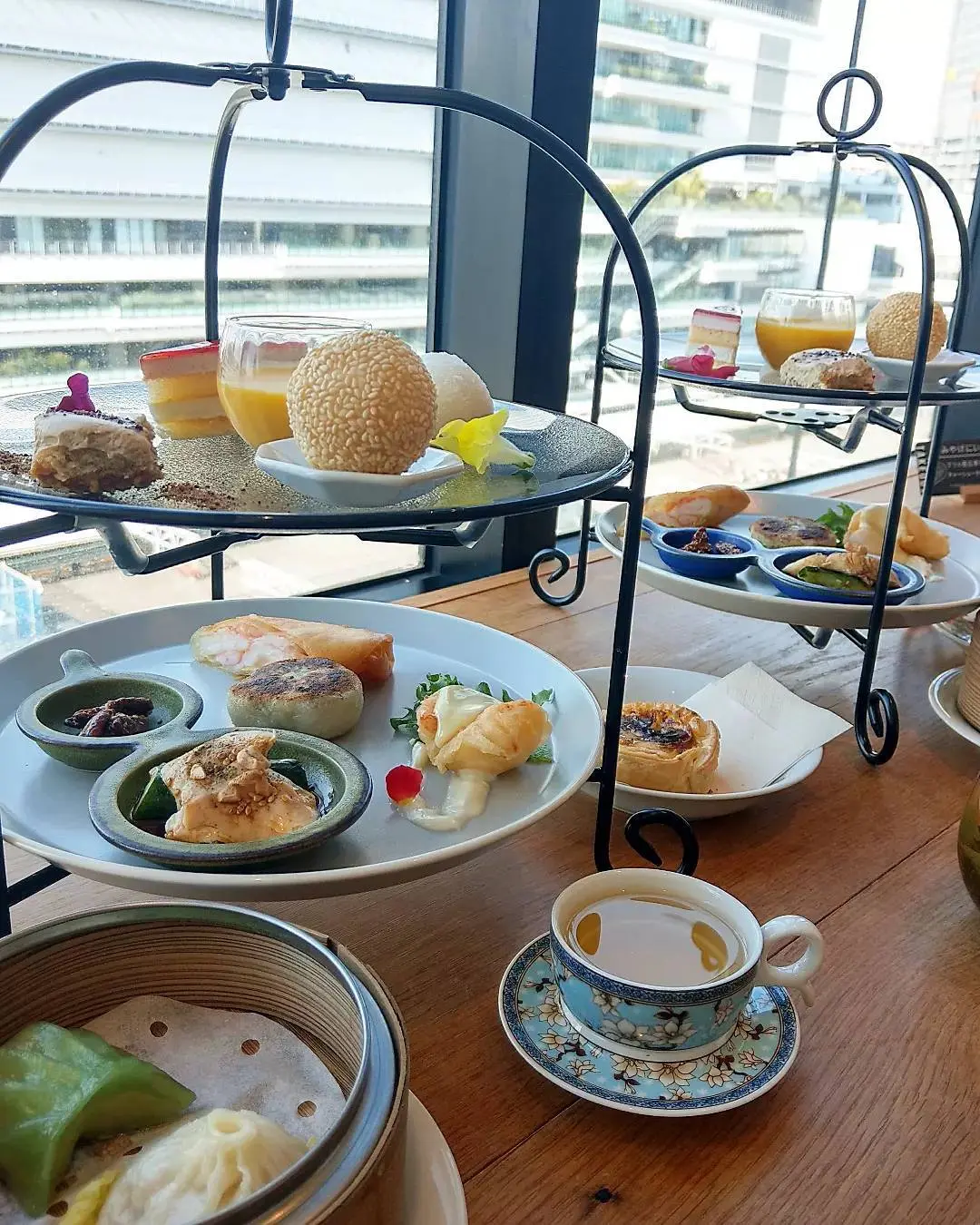 美味しいものを少しずつ。春巻き、ニラ饅頭、海老マヨ、翡翠餃子などなど大好物ばかり！