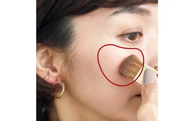 下がった頰に弾力を出すピンクチーク