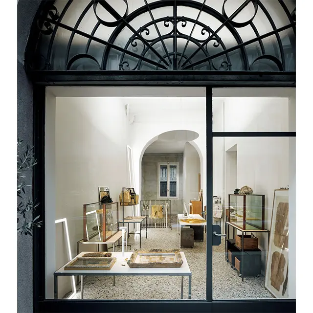 ミラノ　LUISA CEVESE RIEDIZIONI