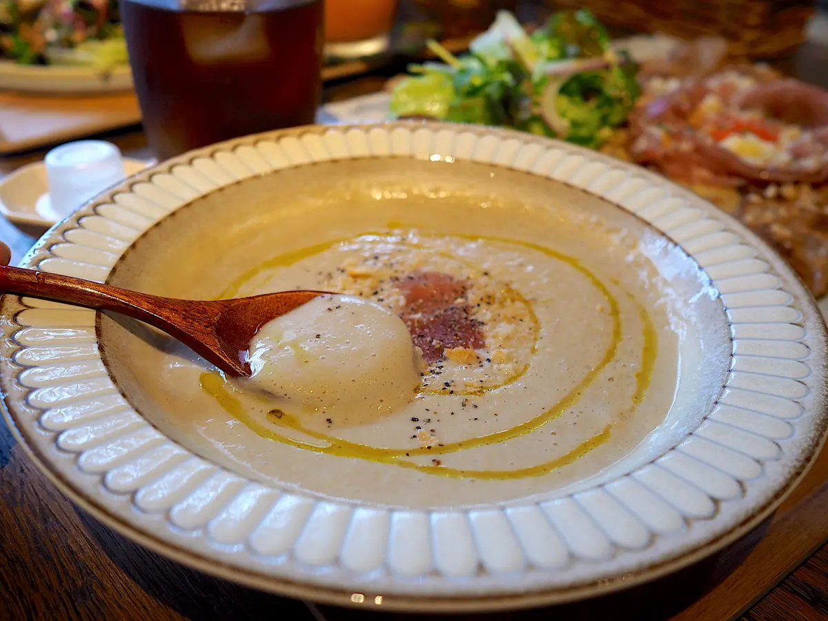 旅するスープ/豆乳と麺のオニオンクリームスープ