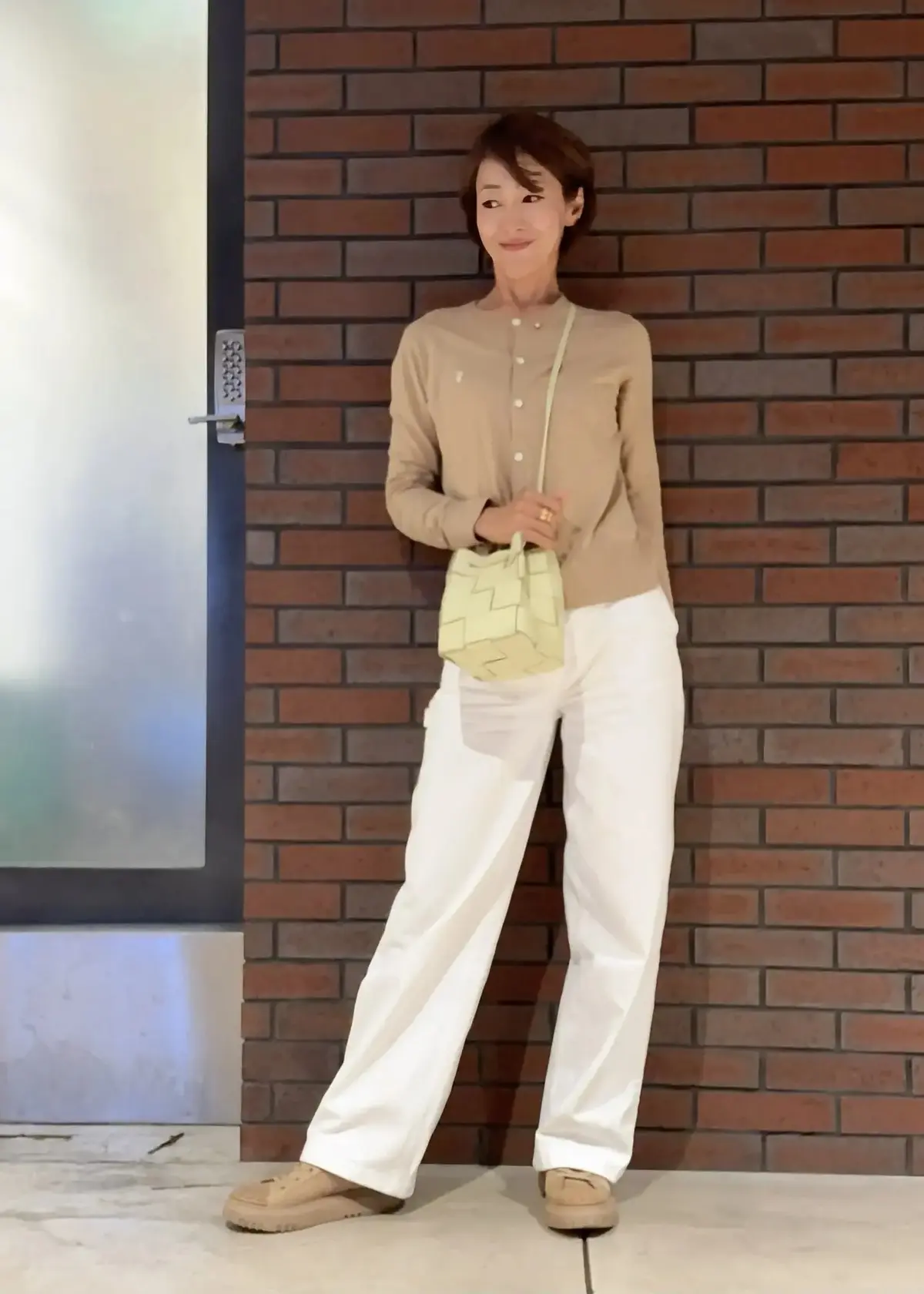 コーデの主役は春色バッグ！スカートとパンツで魅せる2wayお出かけスタイル