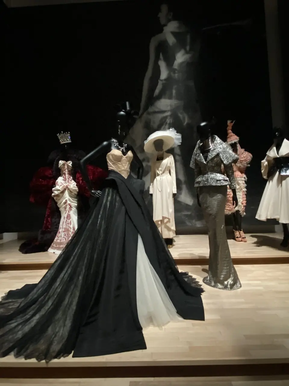 ディオール展 ジョン・ガリアーノの展示