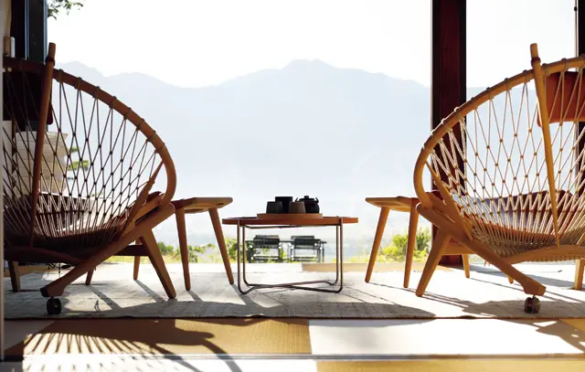 ウェグナーのサークルチェアで過ごす贅沢なくつろぎの時間