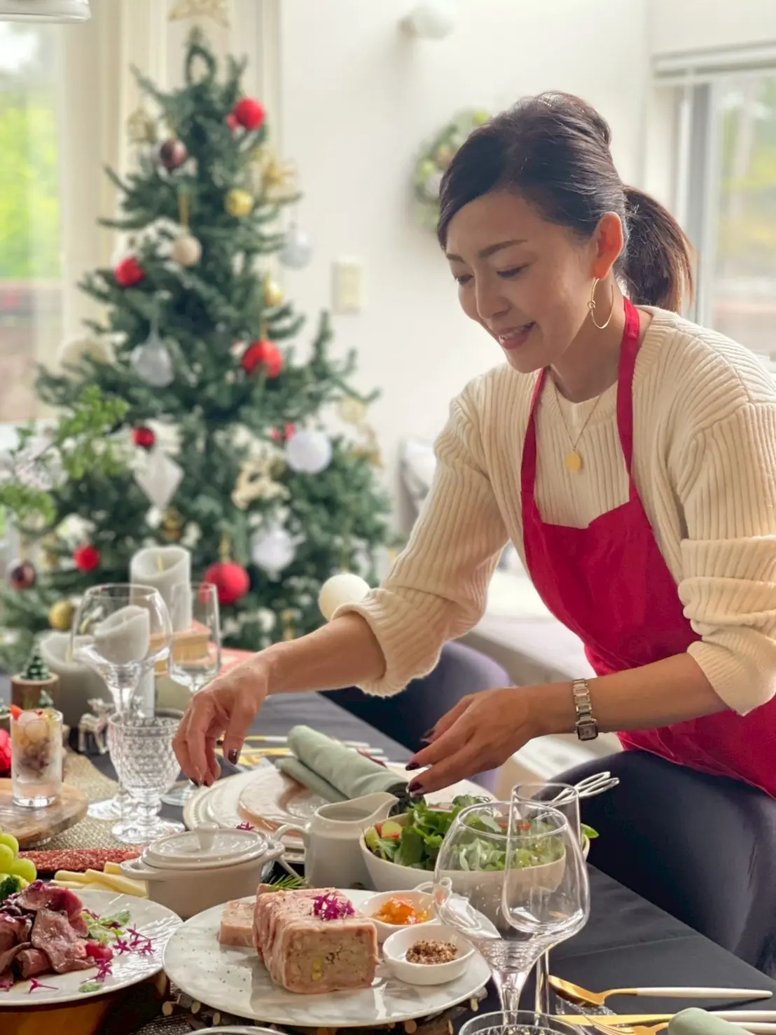 クリスマスの定番コーデでホームパーティーの画像_14