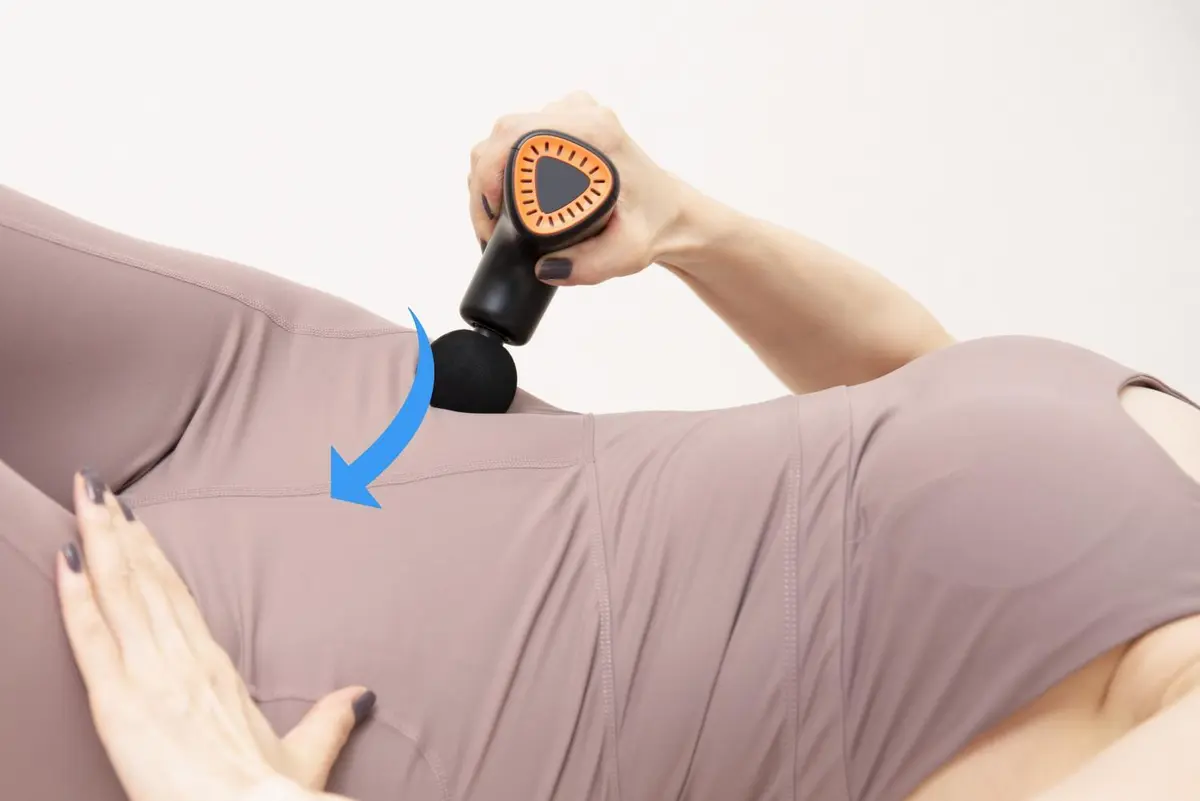 OurAge×Webエクラ　【ステップ２　骨盤の外側から内側へと、骨に沿って当てる】