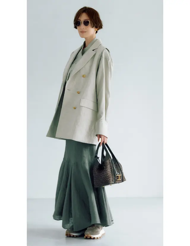 ストラスブルゴのマニッシュなジレをコーデしたLIZA