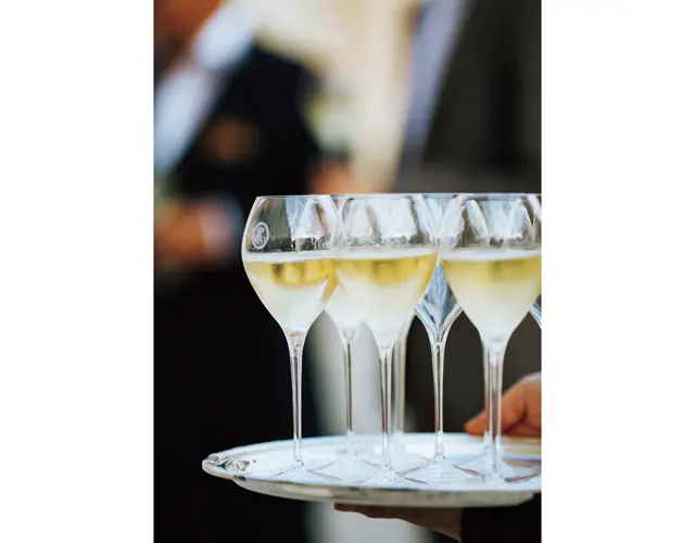 泡立ちの美しさは「ルイ・ロデレール」の特徴でもある。口当たりも優しい