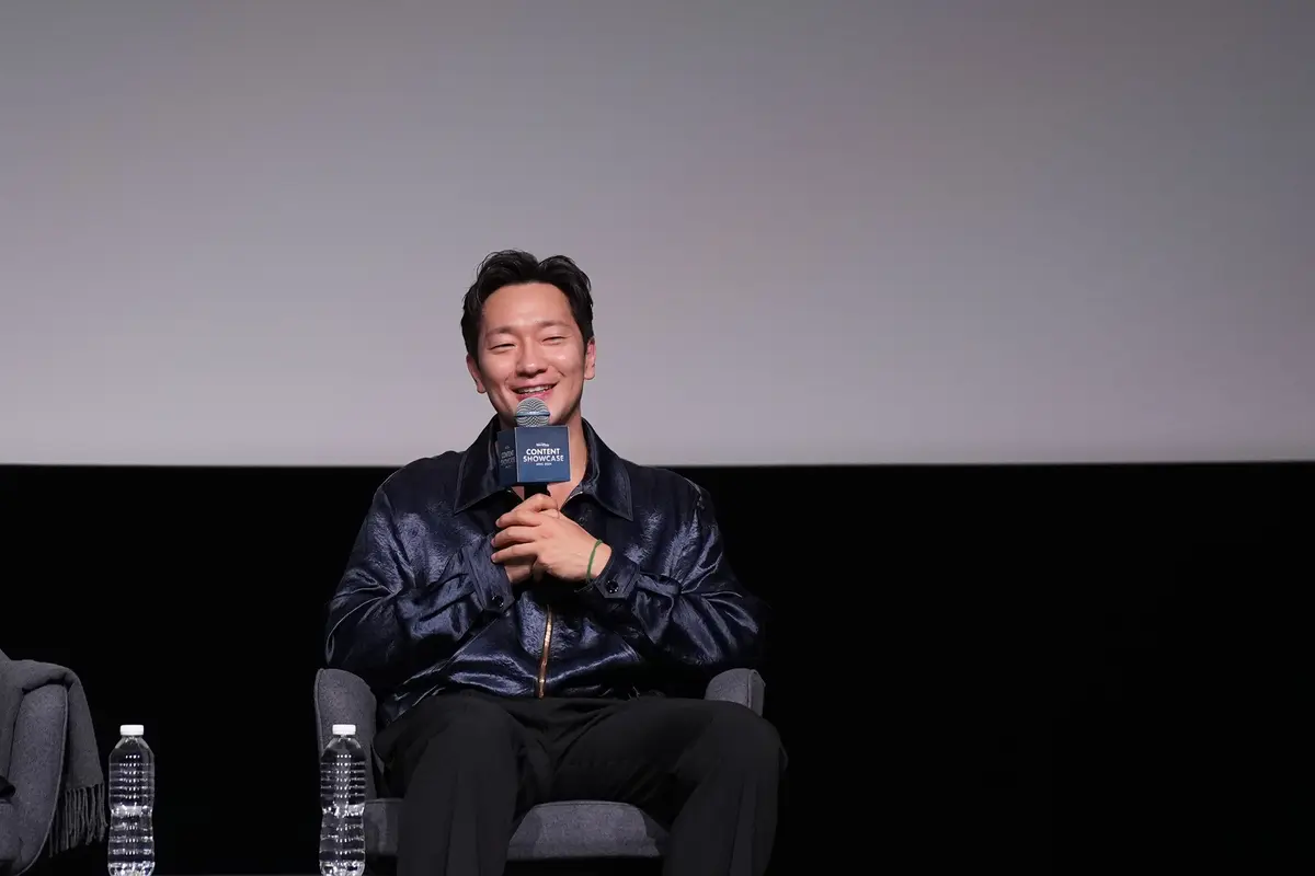 記者会見でのソン・ソック