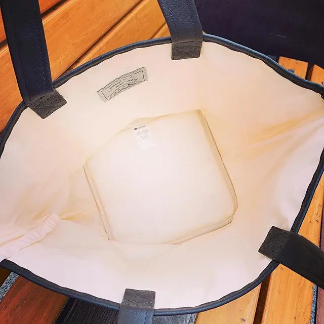 大荷物派に嬉しい収納力たっぷりのトートバッグ。