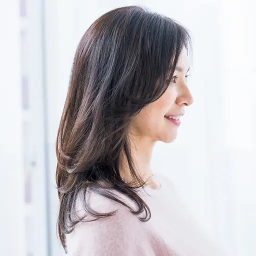 上品なツヤカールのロングヘアのサイド