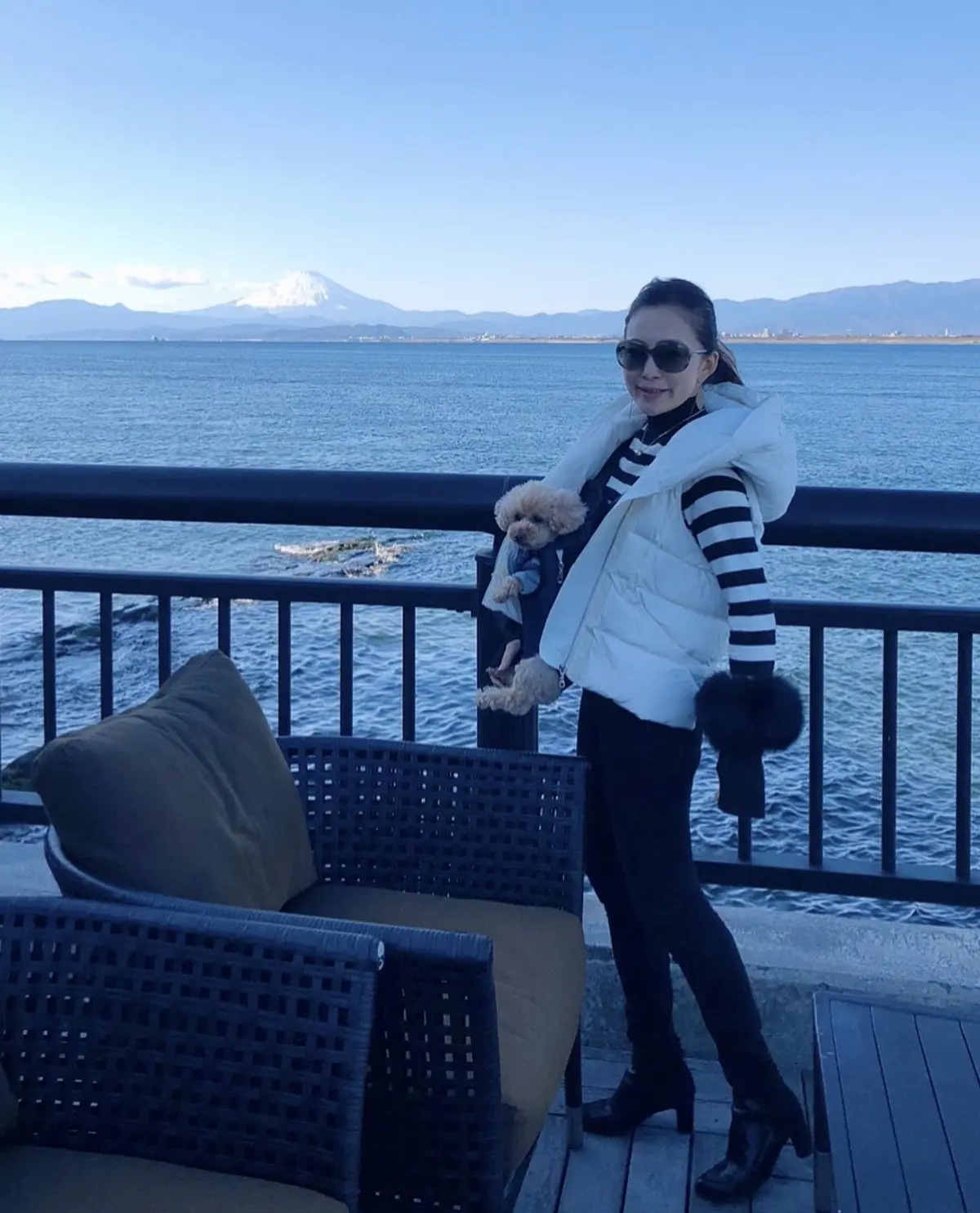 モノトーンコーデで愛犬と初詣の画像_1