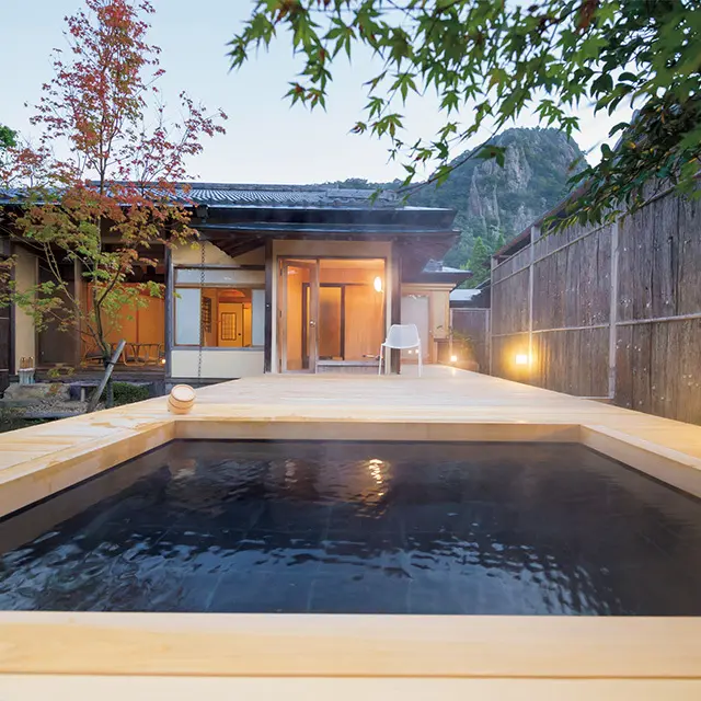 御船山を望む「佳松」の露天風呂