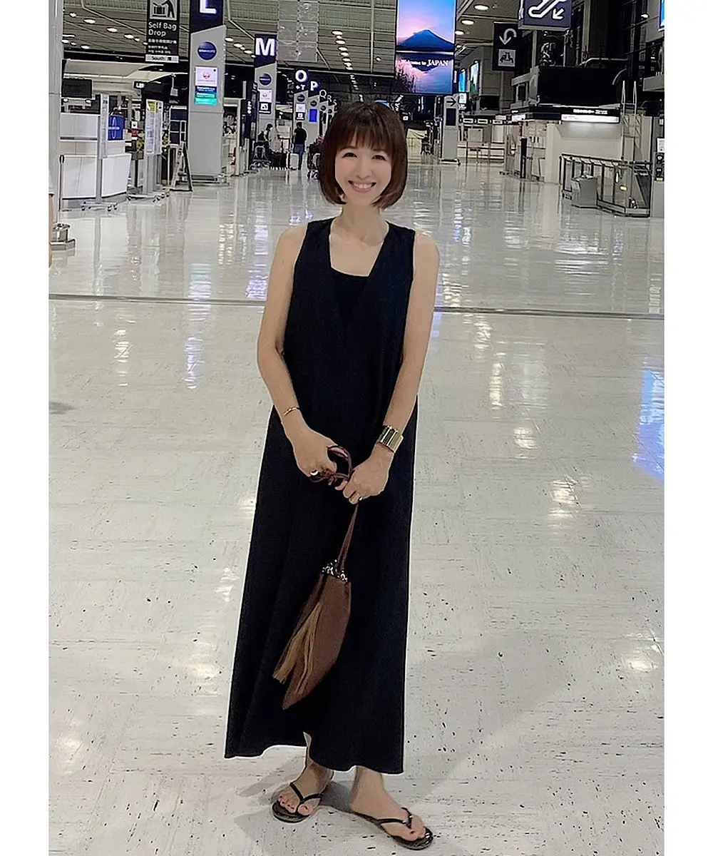 ZARAの極シンプルなブラックドレスの画像_5