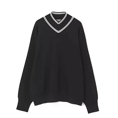 【50代 週末コーデ】モノトーンに華やぎの画像_2