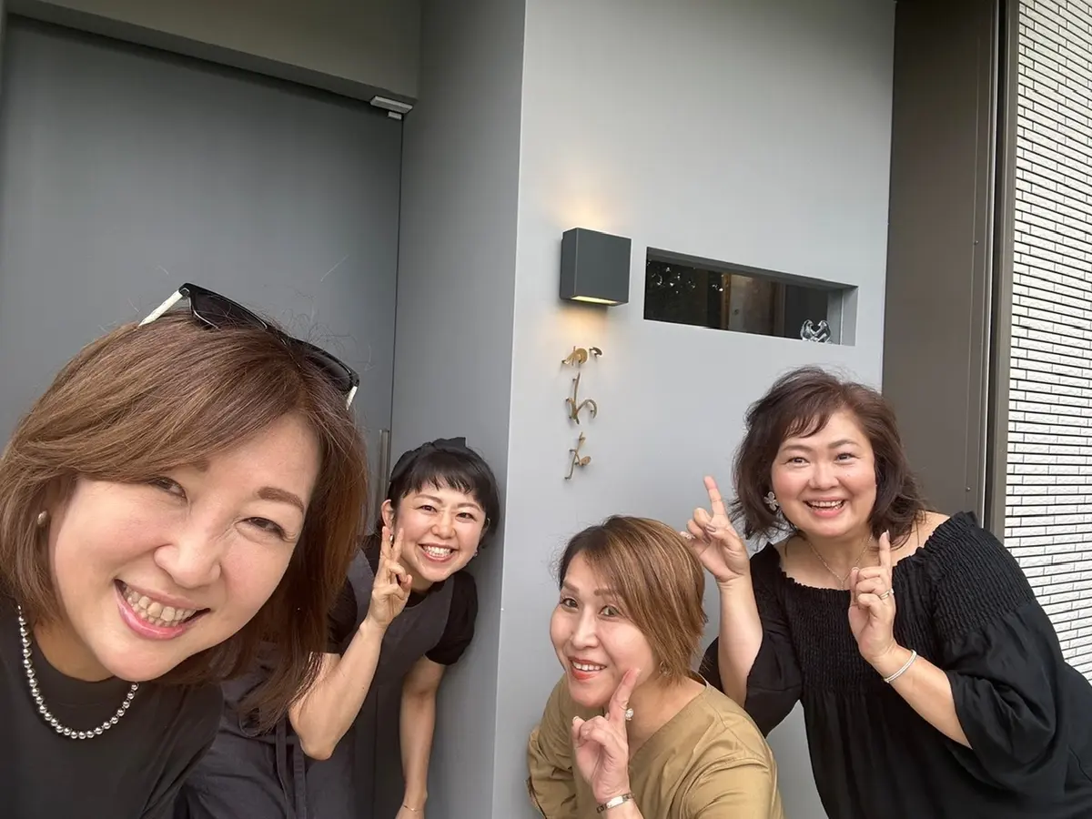 お店の前でパチリ✨