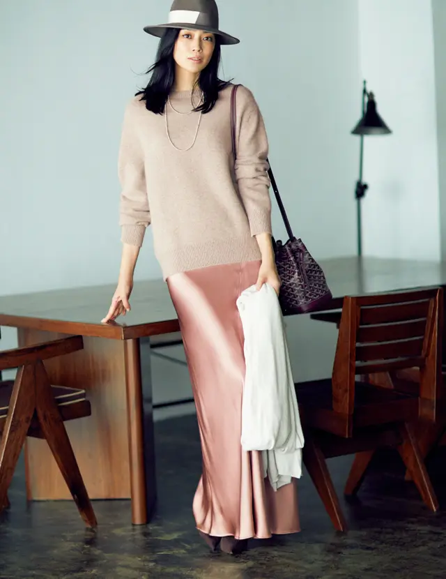ゆったりニットと薄手マキシスカートコーデのゆうき
