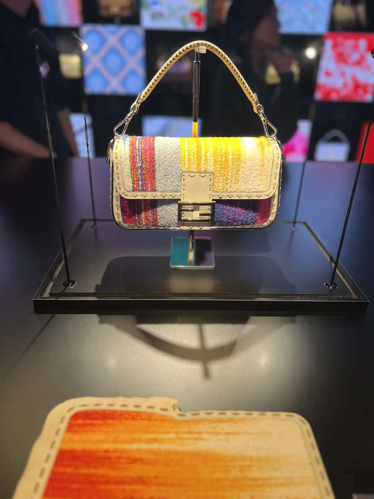 FENDI エキシビジョン 〜hand の画像_8