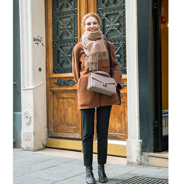 ヨーロッパマダムのトレンド　バッグは重心高め＆斜めがけで脚長効果