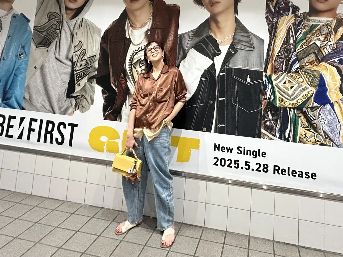 渋谷タワーレコード　BEFIRST ちょい悪コーデ　ジャーナルスタンダードシャツ　50代ファッションお